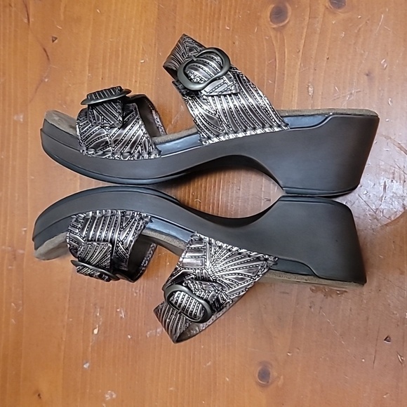 DANSKO SOPHIE WOMEN'S GOLD METALLIC SLIP ON SLIDER WEDGE STRAPS SANDAL 37 - Picture 8 of 9